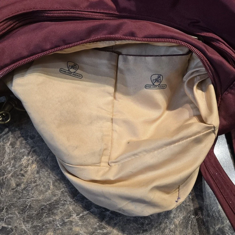 Travelon Anti-Theft Burgundy Round Hobo Bag ‎ Purse